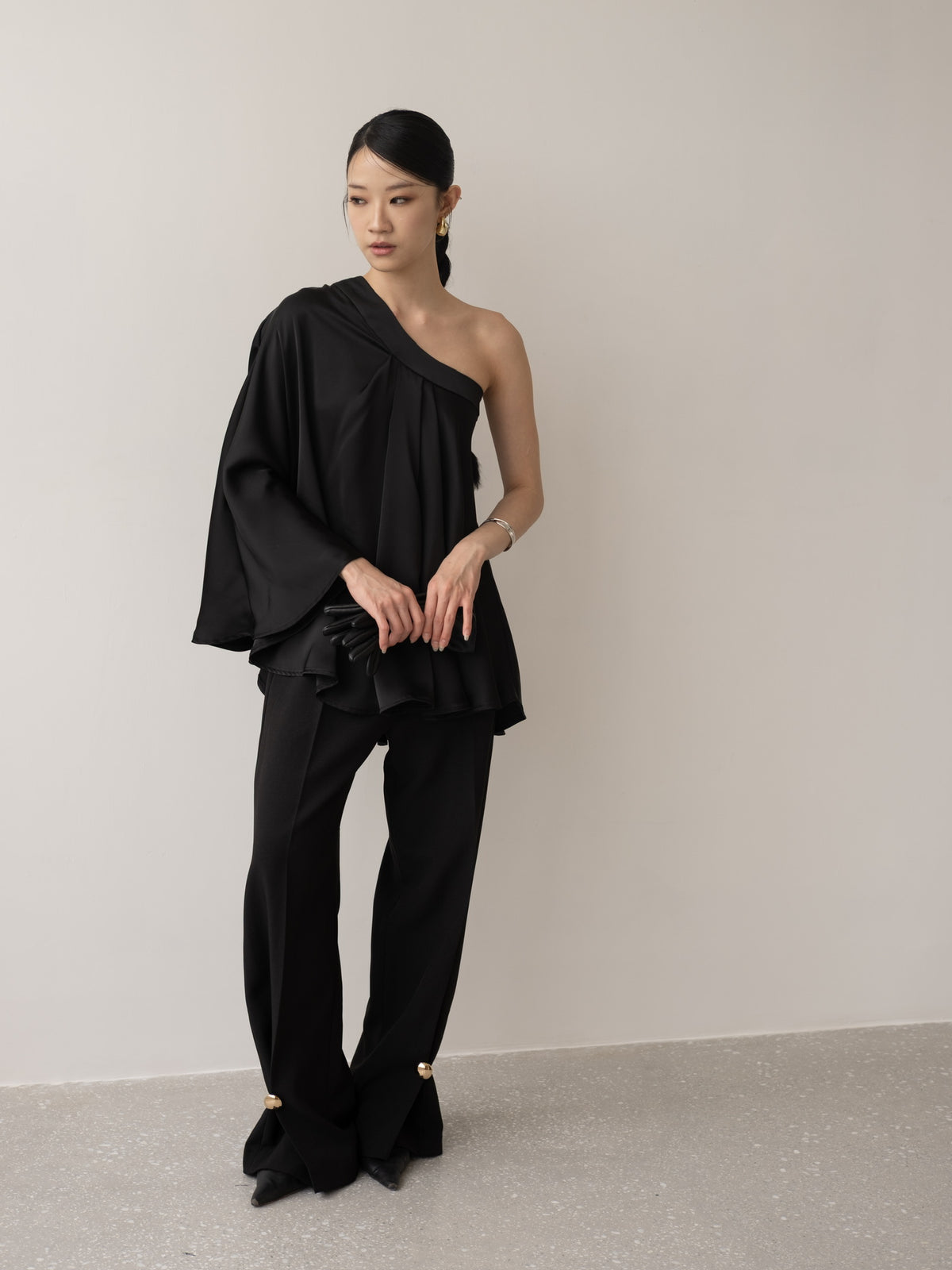 SAVA ONE SHOULDER CAPE TOP