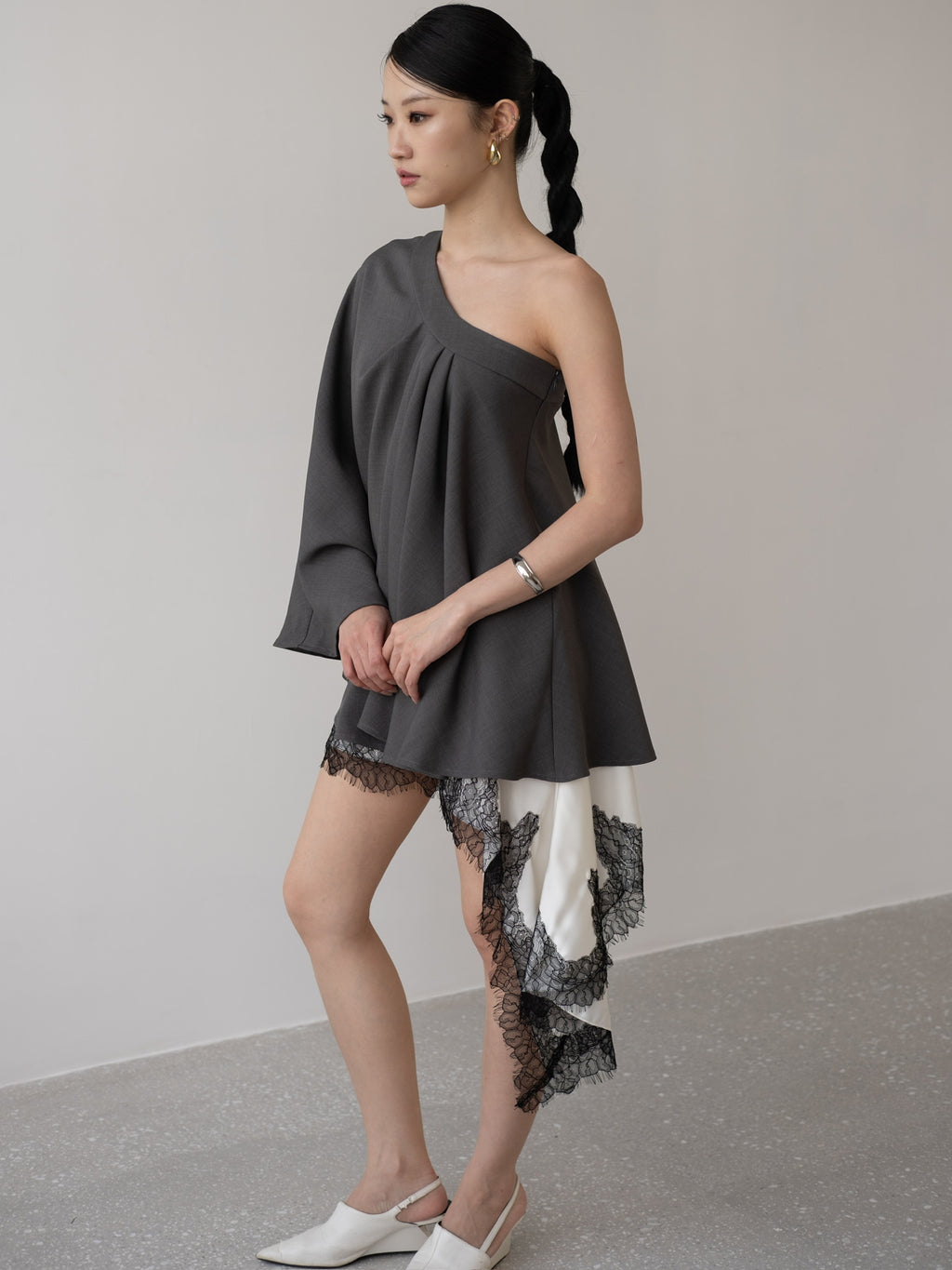 SAVA ONE SHOULDER CAPE TOP