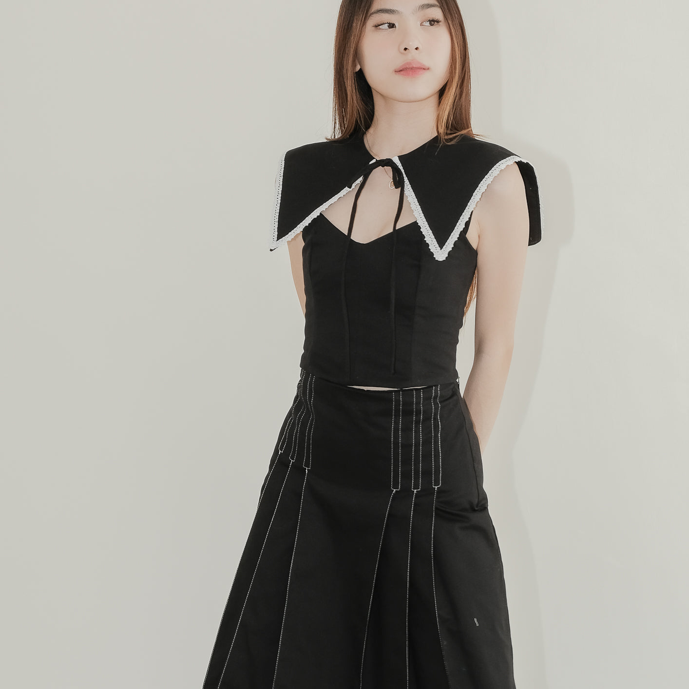 LACE COLLAR